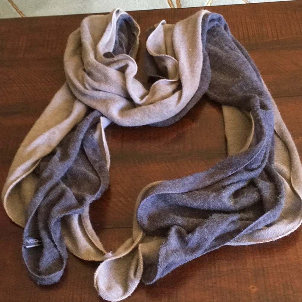 2 tone scarf by Veond.